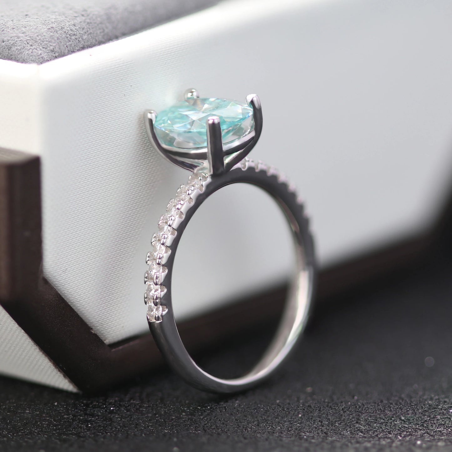 2Ct Oval Cut Moissanite Ring for Women Mint Green Stone, S925 Silver Rings, Showing An Elegant Temperament Perfectly.