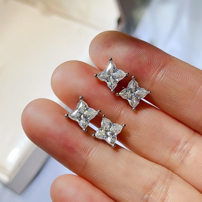 2CT Moissanite Clover Stud Earrings, D Color VVSI Four-Leaf Sparkle Earrings – view 1