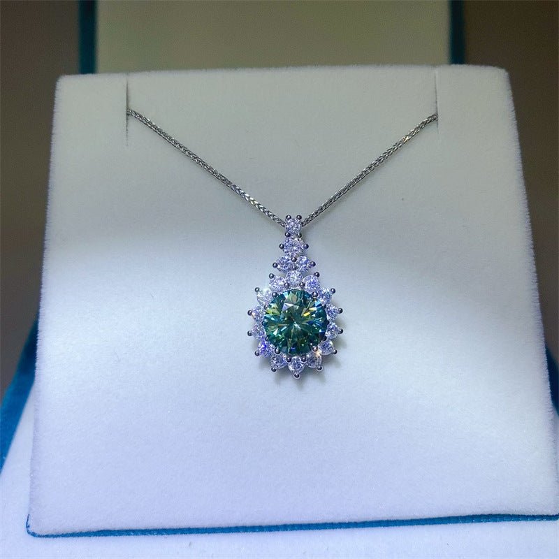 Green Round Halo Pendant Necklace for Women, U-Shaped Sparkle Clavicle Chain Gift Jewelry – view 1
