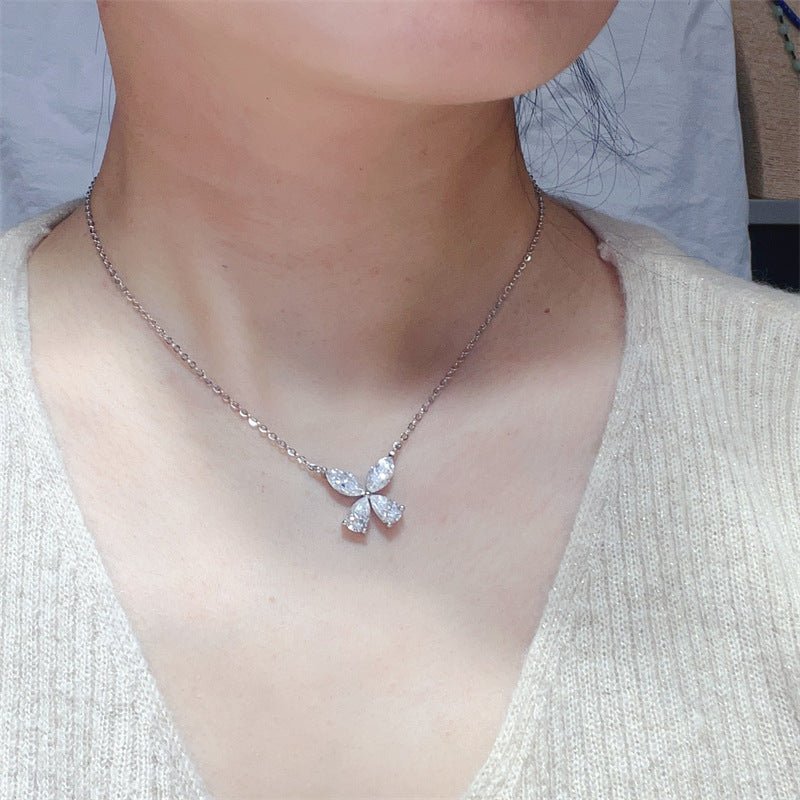 4 Carat Four Leaf Clover Moissanite Necklace in 925 Silver Pendant Chain – view 4