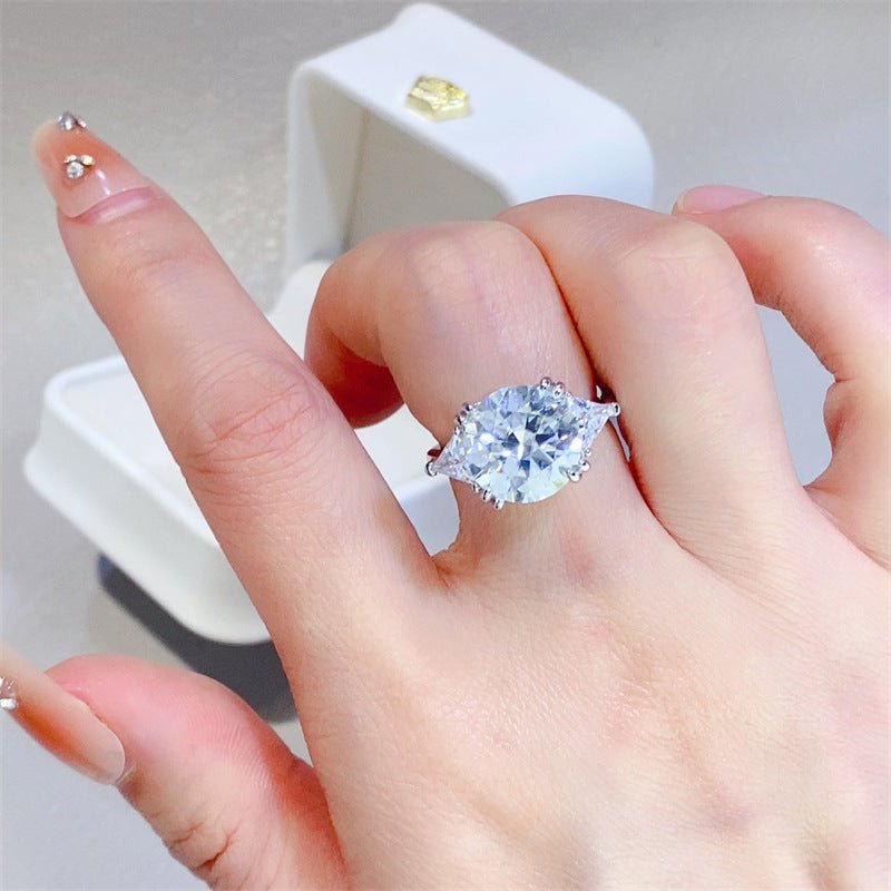 VVS Moissanite Ring for Women, 2 Carat Round Three-Stone Engagement Ring, 5 Carat Option – view 4