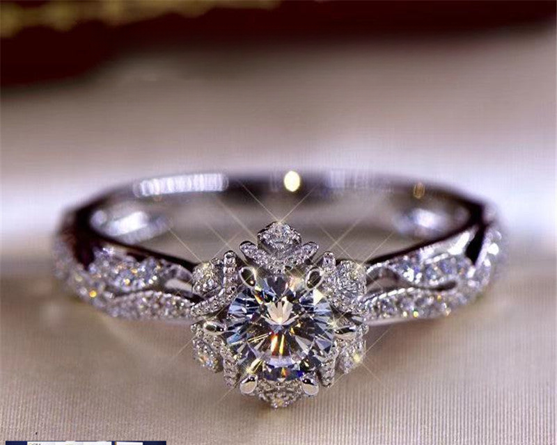 Vintage Floral Lace Moissanite Halo Ring for Women