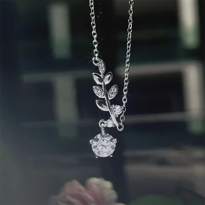 Women’s Moissanite Leaf Pendant Necklace, Clear Stone Collarbone Chain, Gift Jewelry