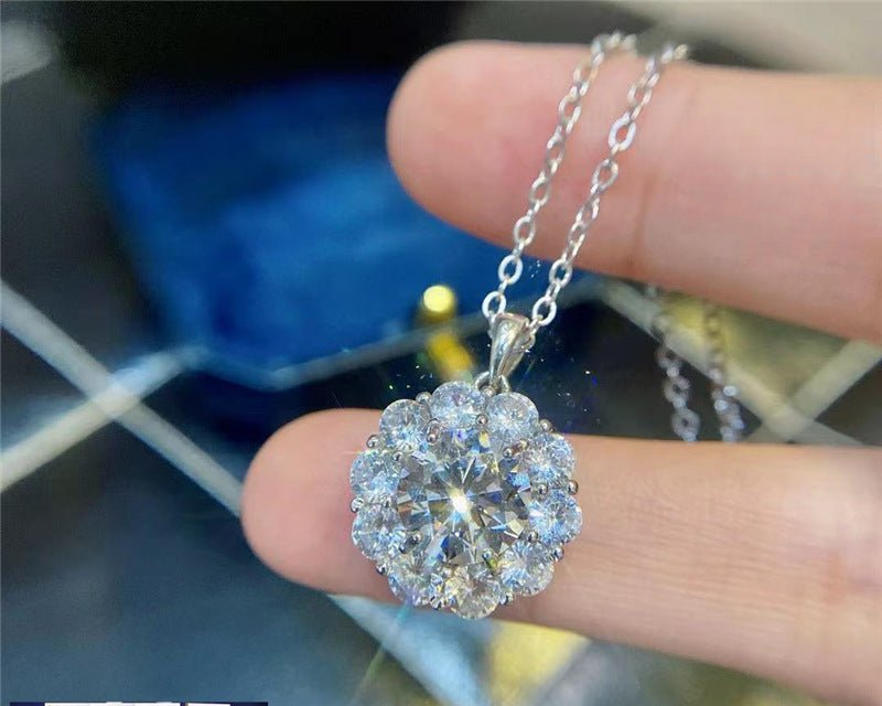 Minimalist Fashion Design Pendant Necklace For Women And Men